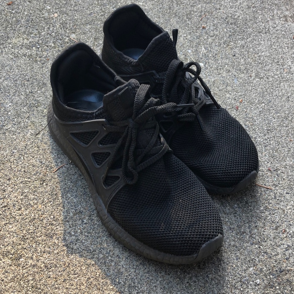 Black nonslip shoes